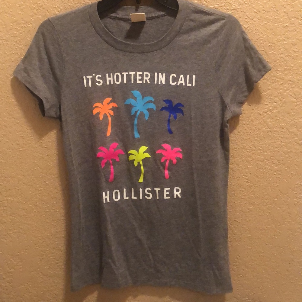 NWOT Hollister It’s Hotter in Cali Top. Neon Palm Trees. Med. Gray/White Specs